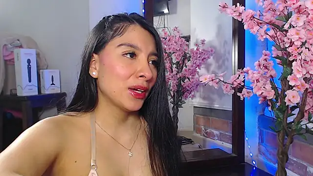 Snapshot of mila_gomez_ chatting on 04.19.26 mila gomez online show from 04.19.26