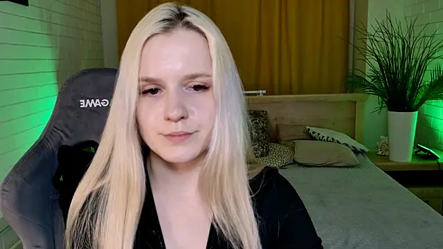 Snapshot of SherriButlers chatting on 06.29.26 SherriButlers online show from 06.29.26
