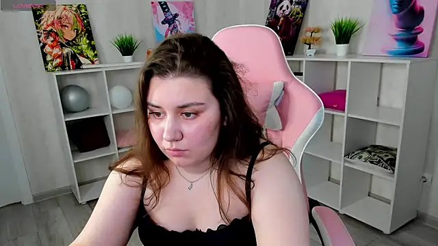 Snapshot of Maya_Raay chatting on 04.06.26 Maya Raay online show from 04.06.26
