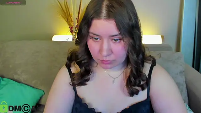 Snapshot of Maya_Raay chatting on 04.10.26 Maya Raay online show from 04.10.26