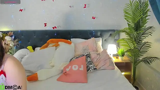 Snapshot of Maya_Raay chatting on 04.17.26 Maya Raay online show from 04.17.26