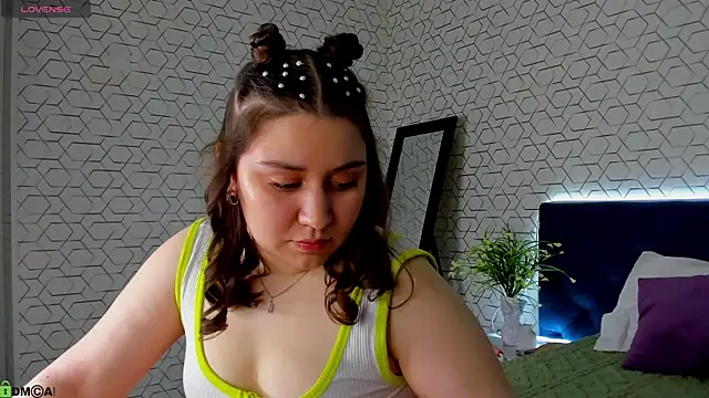Snapshot of Maya_Raay chatting on 04.19.26 Maya Raay online show from 04.19.26