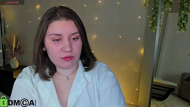 Snapshot of Maya_Raay chatting on 05.05.26 Maya Raay online show from 05.05.26