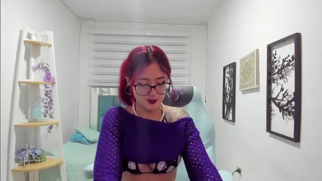 Sara Red X online show from 04.22.26