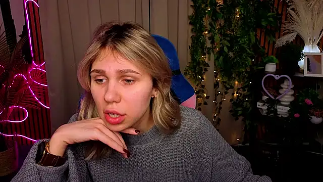 Snapshot of DebbieCobb chatting on 03.30.26 DebbieCobb online show from 03.30.26