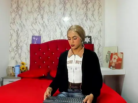Alejandra and James  online show from 04.11.26