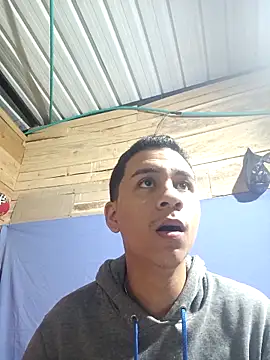 Snapshot of Emyli_Liamm chatting on 03.26.26 Emyli Liamm online show from 03.26.26