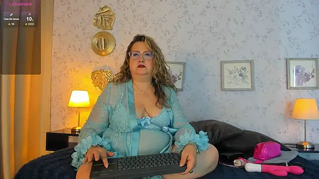 Martinacurvy  online show from 06.05.26