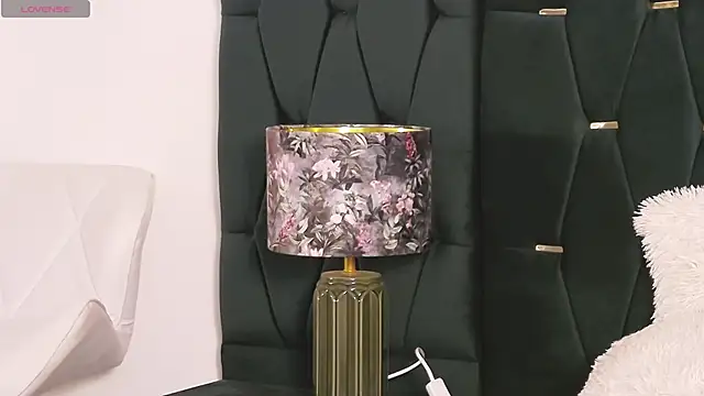 Snapshot of BiancaVitale chatting on 06.12.26 BiancaVitale online show from 06.12.26