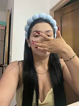 Snapshot of Cami_olarte chatting on 07.17.26 Cami olarte online show from 07.17.26