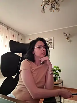 Snapshot of TheaMerve chatting on 06.12.26 TheaMerve online show from 06.12.26