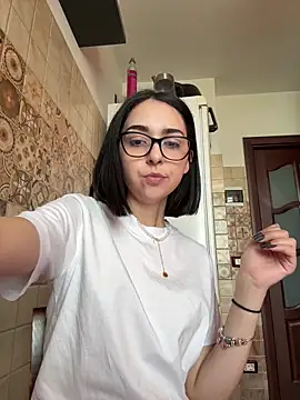 Snapshot of TheaMerve chatting on 06.19.26 TheaMerve online show from 06.19.26