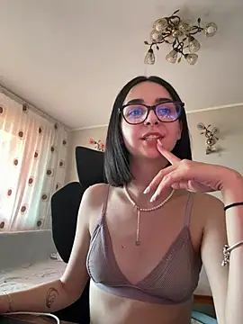 Snapshot of TheaMerve chatting on 06.29.26 TheaMerve online show from 06.29.26