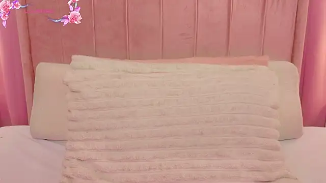 MoollyLove online show from 04.25.26