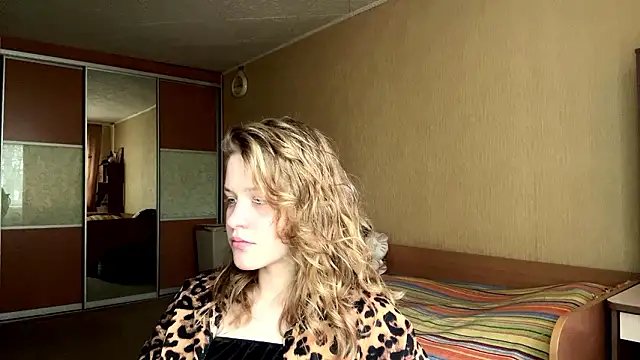 Snapshot of CarmonSuentenfuss chatting on 03.29.26 CarmonSuentenfuss online show from 03.29.26