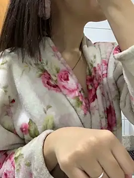 Snapshot of Branquinha_rose chatting on 04.28.26 Branquinha rose online show from 04.28.26