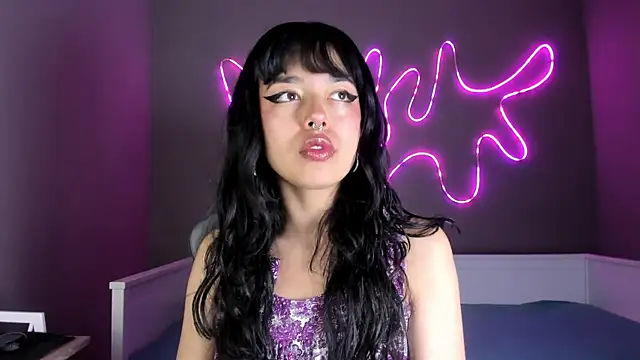 Snapshot of Saphyralux chatting on 05.02.26 Saphyralux online show from 05.02.26
