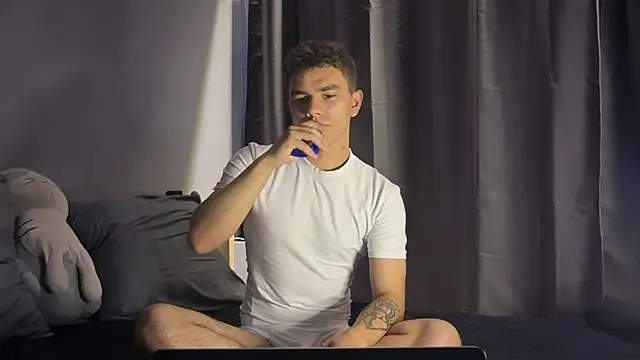 Snapshot of MaxWoolf chatting on 07.08.26 MaxWoolf online show from 07.08.26
