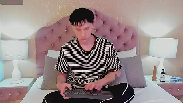 Snapshot of LephyStar chatting on 06.21.26 LephyStar online show from 06.21.26