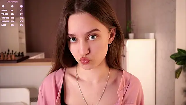 Snapshot of sinfulThea chatting on 04.22.26 sinfulThea online show from 04.22.26