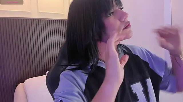 Snapshot of MILLYEVANS1 chatting on 04.30.26 MILLYEVANS1 online show from 04.30.26