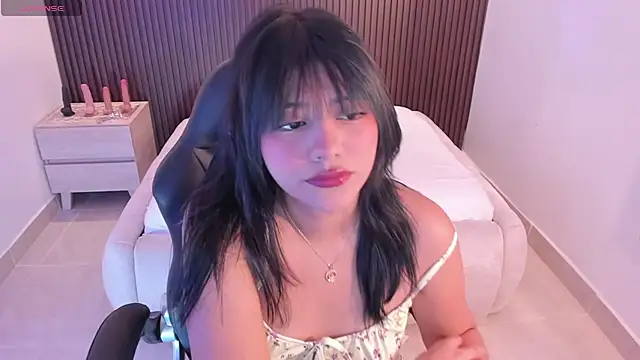 Snapshot of MILLYEVANS1 chatting on 05.01.26 MILLYEVANS1 online show from 05.01.26