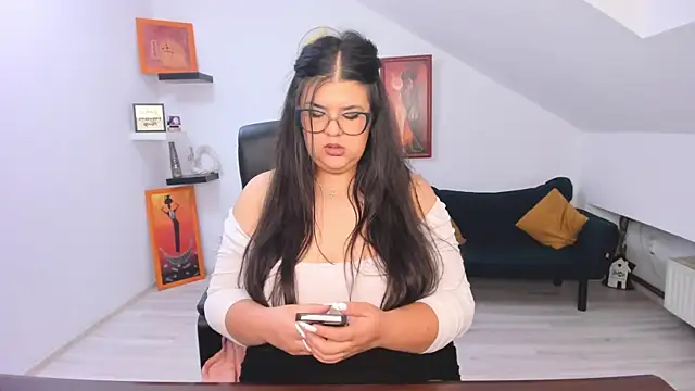 Snapshot of MariyaWill chatting on 06.16.26 MariyaWill online show from 06.16.26