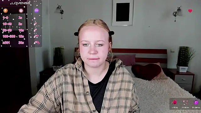 Snapshot of KittyCutest chatting on 03.30.26 KittyCutest online show from 03.30.26