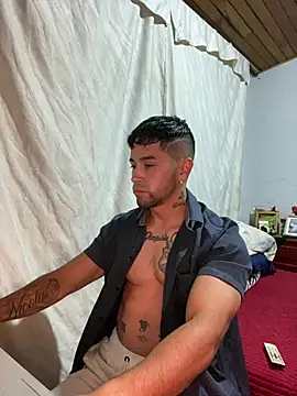 Snapshot of Sexmuscle17 chatting on 06.04.26 Sexmuscle17 online show from 06.04.26