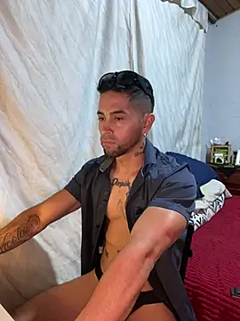 Snapshot of Sexmuscle17 chatting on 07.01.26 Sexmuscle17 online show from 07.01.26