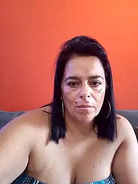 Snapshot of lucianamorocha chatting on 04.15.26 lucianamorocha online show from 04.15.26