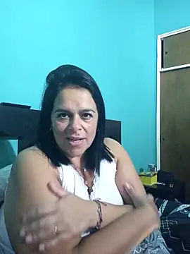 Snapshot of lucianamorocha chatting on 04.27.26 lucianamorocha online show from 04.27.26