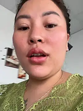 Snapshot of Lina-Naughty chatting on 04.21.26 Lina-Naughty online show from 04.21.26