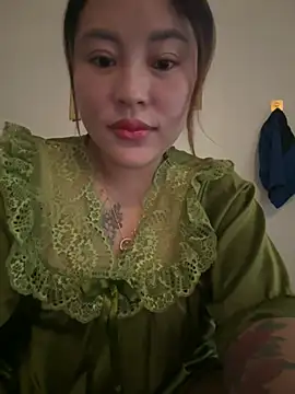 Snapshot of Lina-Naughty chatting on 04.23.26 Lina-Naughty online show from 04.23.26
