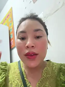 Snapshot of Lina-Naughty chatting on 05.23.26 Lina-Naughty online show from 05.23.26