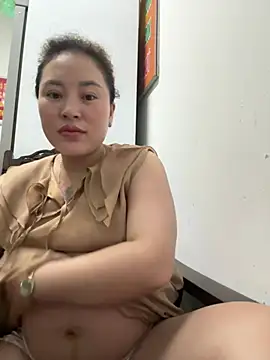 Snapshot of Lina-Naughty chatting on 05.29.26 Lina-Naughty online show from 05.29.26