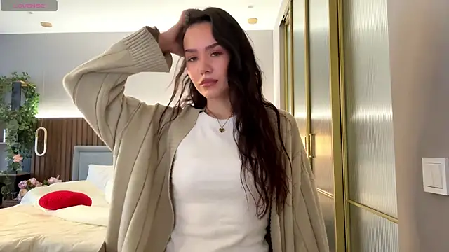 MinnaWatwood online show from 04.19.26