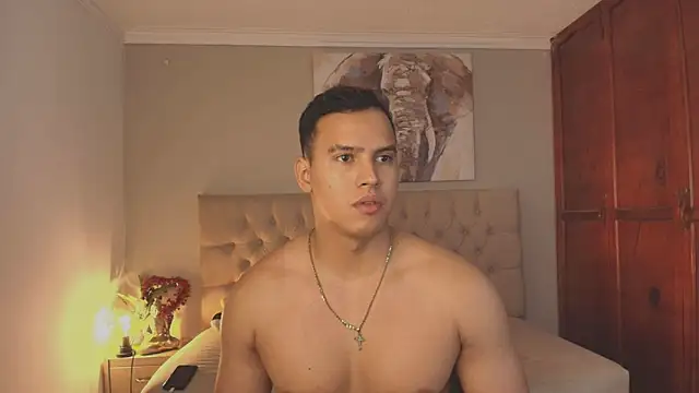 Snapshot of Maxi_and_Ares chatting on 04.19.26 Maxi and Ares online show from 04.19.26