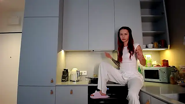 Snapshot of eva_oopsy chatting on 04.14.26 eva oopsy online show from 04.14.26