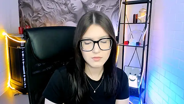 Snapshot of JennyGibson chatting on 06.16.26 JennyGibson online show from 06.16.26