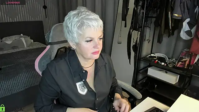 Snapshot of Linda_Zef1r chatting on 04.19.26 Linda Zef1r online show from 04.19.26