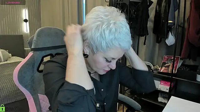 Snapshot of Linda_Zef1r chatting on 04.20.26 Linda Zef1r online show from 04.20.26