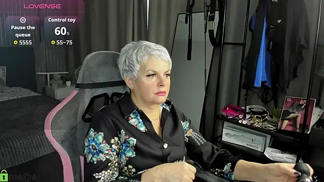 Snapshot of Linda_Zef1r chatting on 04.21.26 Linda Zef1r online show from 04.21.26