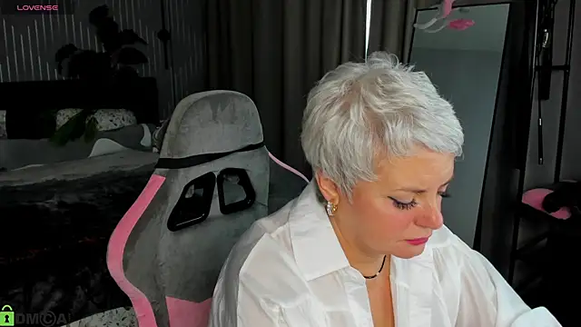 Snapshot of Linda_Zef1r chatting on 05.02.26 Linda Zef1r online show from 05.02.26
