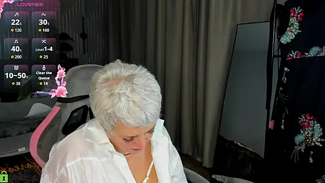 Snapshot of Linda_Zef1r chatting on 05.03.26 Linda Zef1r online show from 05.03.26