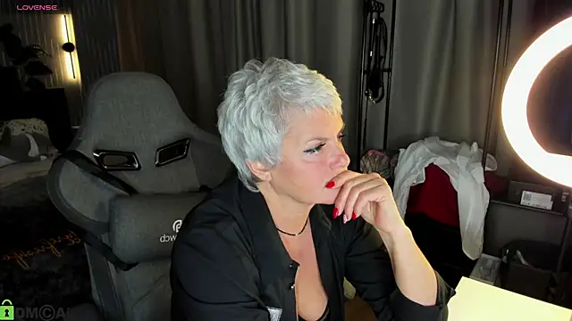 Snapshot of Linda_Zef1r chatting on 05.12.26 Linda Zef1r online show from 05.12.26
