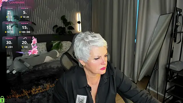 Snapshot of Linda_Zef1r chatting on 05.13.26 Linda Zef1r online show from 05.13.26