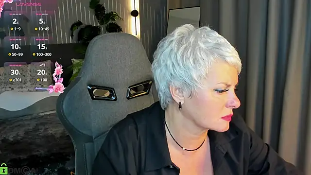 Snapshot of Linda_Zef1r chatting on 05.15.26 Linda Zef1r online show from 05.15.26