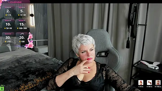 Snapshot of Linda_Zef1r chatting on 05.19.26 Linda Zef1r online show from 05.19.26