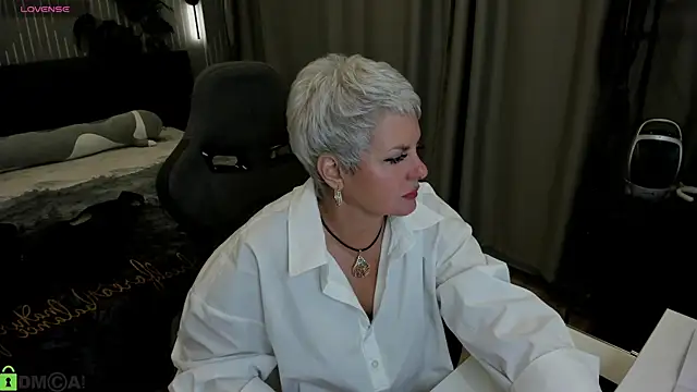 Snapshot of Linda_Zef1r chatting on 05.23.26 Linda Zef1r online show from 05.23.26
